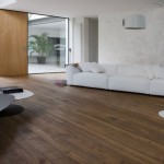 Come-arredare-il-soggiorno-con-il-parquet-scuro